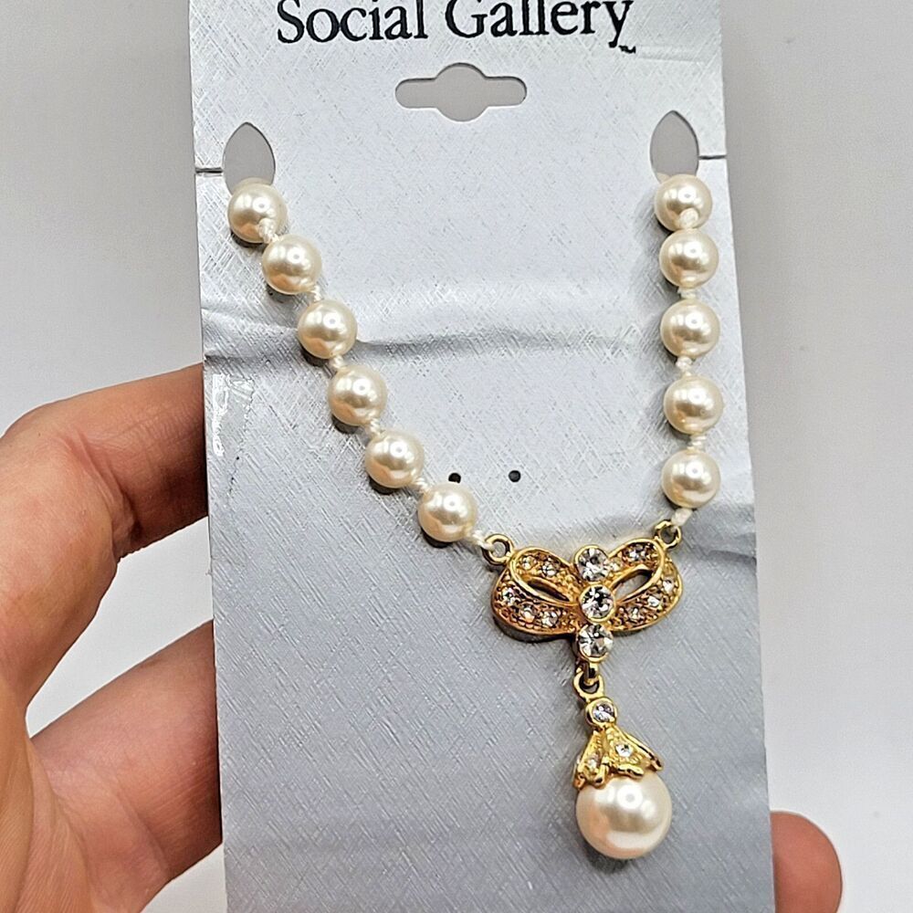 New With Tags Social Gallery Pearl Bow Necklace Made in Thailand
